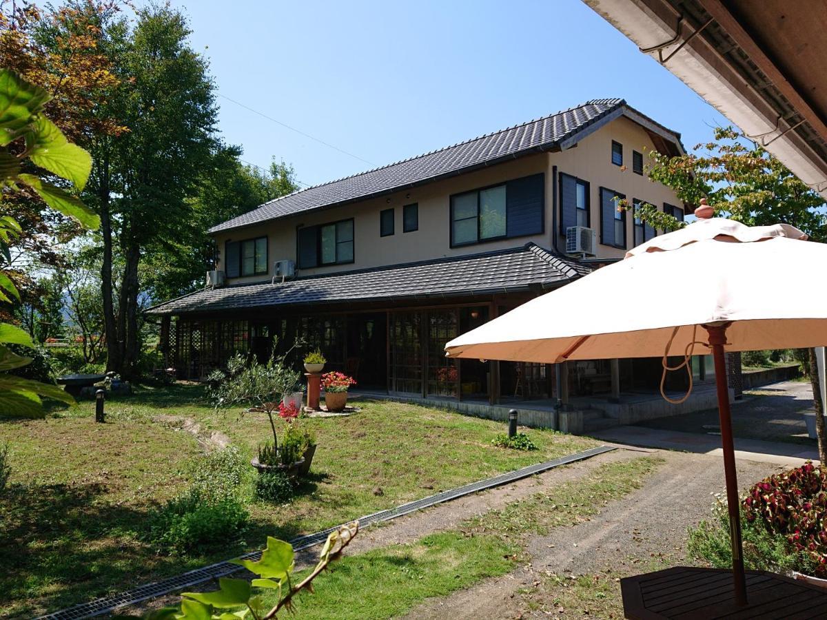 Yufuin Flora House Bed & Breakfast Exterior photo